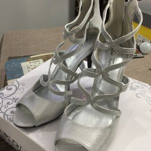 Lulu Townsend Shoe, Silver, Size 9.5 New
